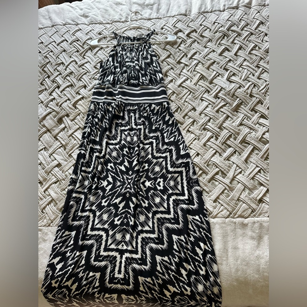 Sleeveless black and white Aztec print maxi dress size M